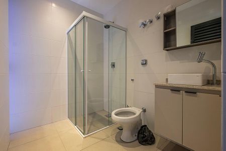 Casa à venda com 450m², 5 quartos e 4 vagasQuintal - Banheiro de Serviço