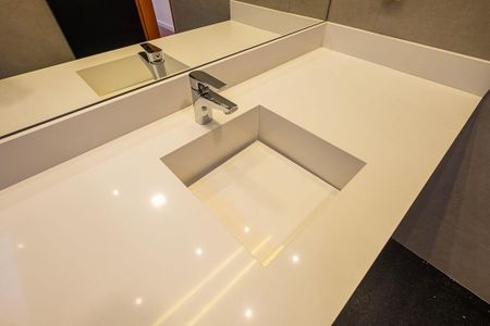 Casa à venda com 450m², 5 quartos e 4 vagasSuíte 4 - Banheiro