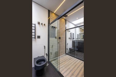 Casa à venda com 450m², 5 quartos e 4 vagasSuíte 1 -  Banheiro