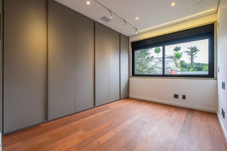 Casa à venda com 450m², 5 quartos e 4 vagasSuíte 3