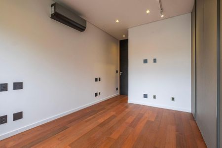 Casa à venda com 450m², 5 quartos e 4 vagasSuíte 3