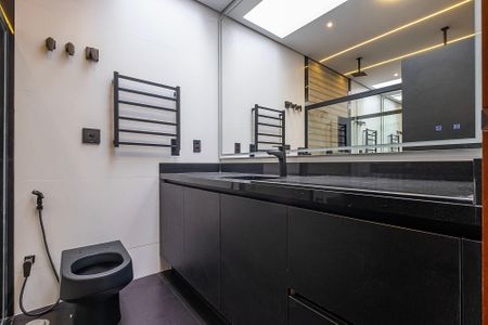 Casa à venda com 450m², 5 quartos e 4 vagasSuíte 1 -  Banheiro