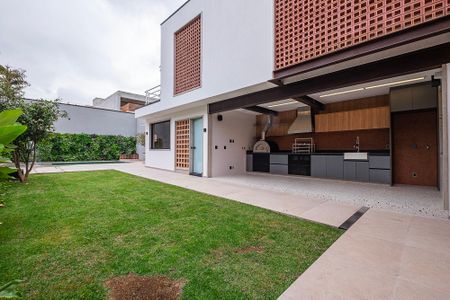 Casa à venda com 450m², 5 quartos e 4 vagasQuintal