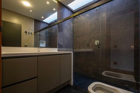 Casa à venda com 450m², 5 quartos e 4 vagasSuíte 3 - Banheiro