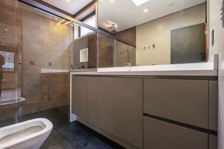 Casa à venda com 450m², 5 quartos e 4 vagasSuíte 5 - Banheiro