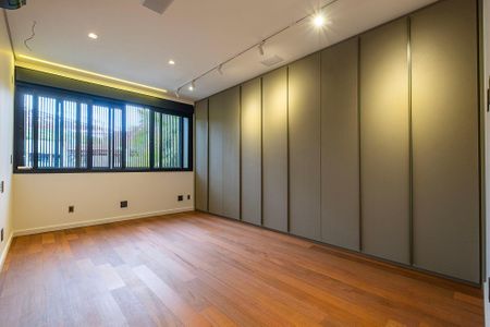 Casa à venda com 450m², 5 quartos e 4 vagasSuíte 4