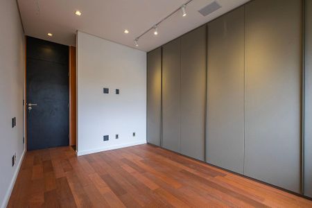 Casa à venda com 450m², 5 quartos e 4 vagasSuíte 3