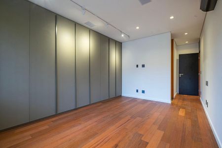 Casa à venda com 450m², 5 quartos e 4 vagasSuíte 4