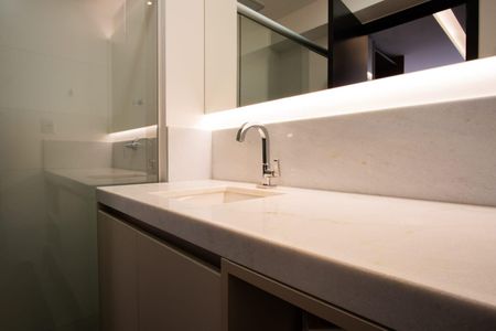 Banheiro de apartamento para alugar com 1 quarto, 51m² em Setor Bueno, Goiânia