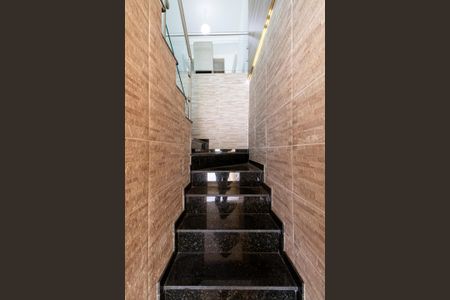 Casa para alugar com 134m², 3 quartos e 2 vagasEscada