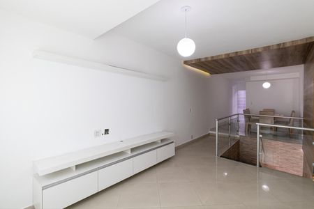 Casa para alugar com 134m², 3 quartos e 2 vagasSala