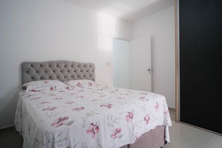 Casa à venda com 200m², 3 quartos e 2 vagasSuíte