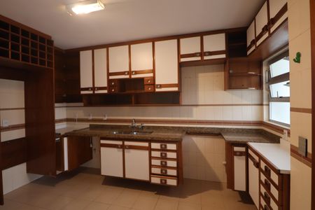 Apartamento à venda com 244m², 3 quartos e 2 vagasCozinha