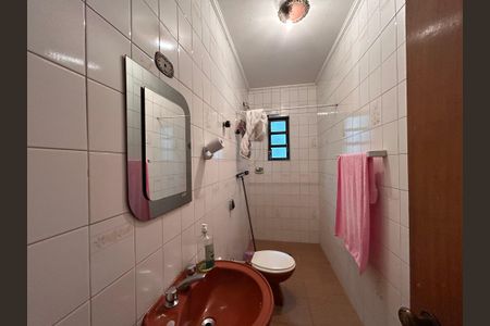 Casa à venda com 592m², 4 quartos e 6 vagasBanheiro Social 2