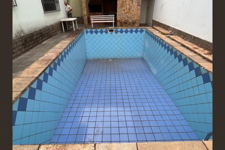 Casa à venda com 592m², 4 quartos e 6 vagasÁrea comum - Piscina