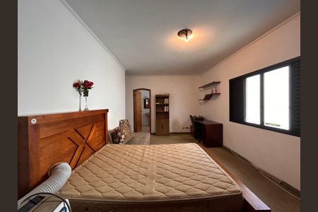 Casa à venda com 592m², 4 quartos e 6 vagasSuíte 2