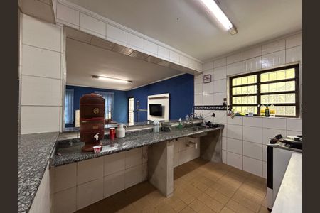 Casa à venda com 592m², 4 quartos e 6 vagasCozinha 2