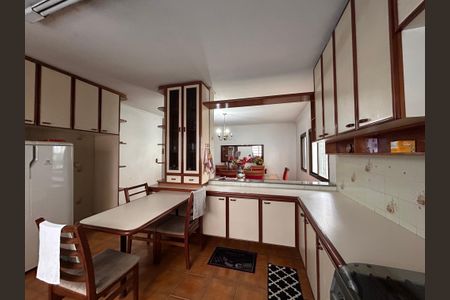 Casa à venda com 592m², 4 quartos e 6 vagasCozinha 1