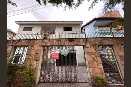 Casa à venda com 592m², 4 quartos e 6 vagasFachada