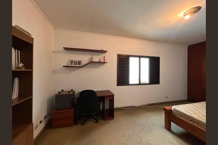 Casa à venda com 592m², 4 quartos e 6 vagasSuíte 2