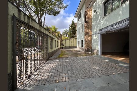 Casa à venda com 592m², 4 quartos e 6 vagasÁrea comum 