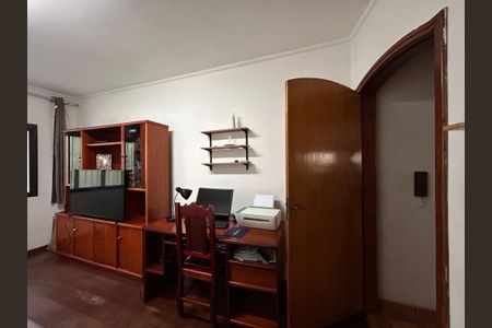 Casa à venda com 592m², 4 quartos e 6 vagasQuarto 1