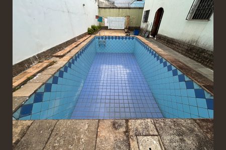 Casa à venda com 592m², 4 quartos e 6 vagasÁrea comum - Piscina