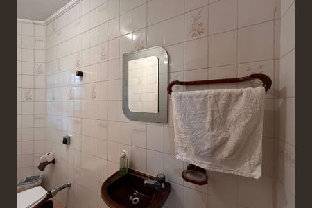 Casa à venda com 592m², 4 quartos e 6 vagasBanheiro Social 1