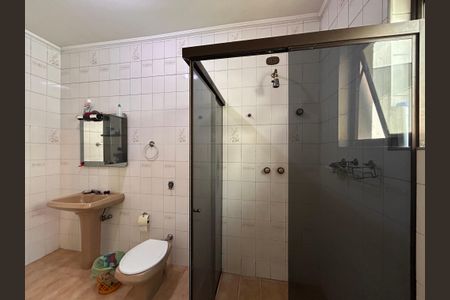 Casa à venda com 592m², 4 quartos e 6 vagasBanheiro da Suíte 2