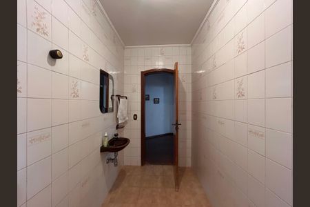 Casa à venda com 592m², 4 quartos e 6 vagasBanheiro Social 1