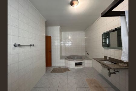 Casa à venda com 592m², 4 quartos e 6 vagasBanheiro da Suíte 3