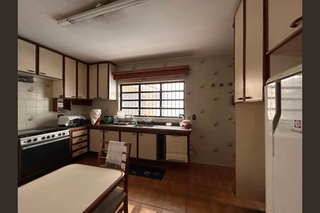 Casa à venda com 592m², 4 quartos e 6 vagasCozinha 1