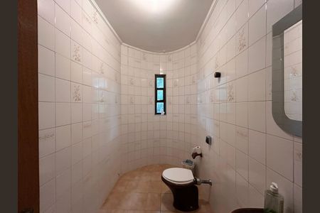 Casa à venda com 592m², 4 quartos e 6 vagasBanheiro Social 1