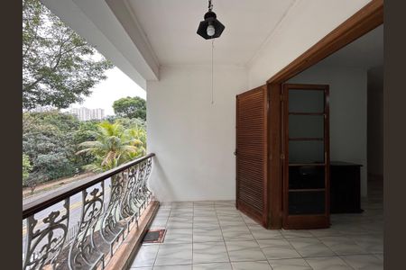 Casa à venda com 592m², 4 quartos e 6 vagasVaranda da Sala 3