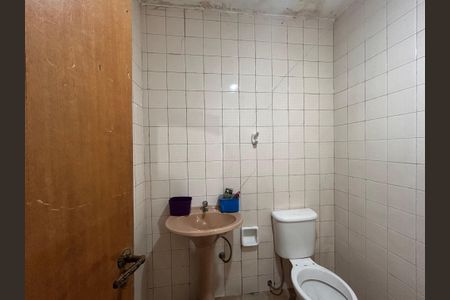 Casa à venda com 592m², 4 quartos e 6 vagasBanheiro de serviço 2