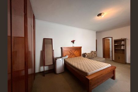 Casa à venda com 592m², 4 quartos e 6 vagasSuíte 2