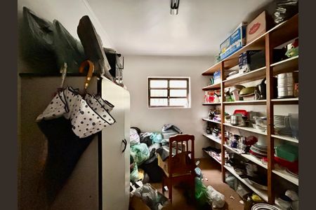 Casa à venda com 592m², 4 quartos e 6 vagasDespensa