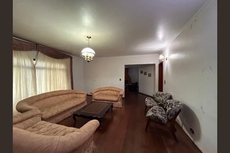 Casa à venda com 592m², 4 quartos e 6 vagasSala 