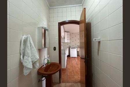 Casa à venda com 592m², 4 quartos e 6 vagasBanheiro de serviço