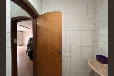 Casa à venda com 592m², 4 quartos e 6 vagasBanheiro de serviço 2