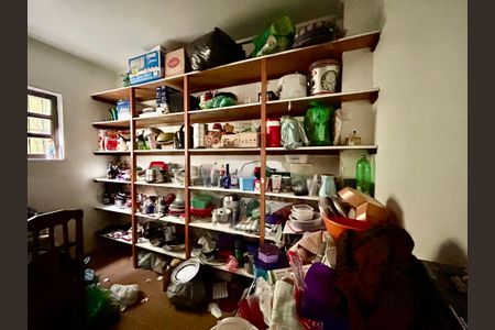 Casa à venda com 592m², 4 quartos e 6 vagasDespensa