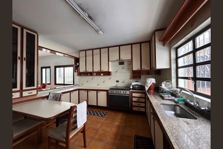 Casa à venda com 592m², 4 quartos e 6 vagasCozinha 1