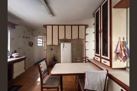 Casa à venda com 592m², 4 quartos e 6 vagasCozinha 1