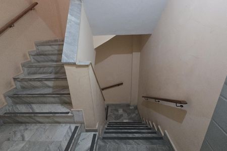 Apartamento à venda com 40m², 2 quartos e 1 vagaEscada