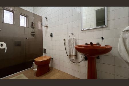 Casa à venda com 280m², 3 quartos e 3 vagasBanheiro da Suíte