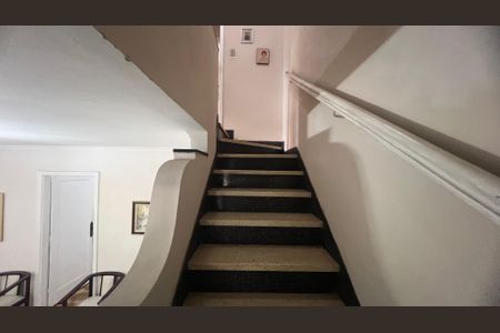 Casa à venda com 280m², 3 quartos e 3 vagasEscada