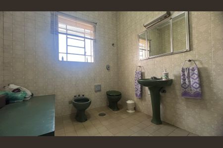 Casa à venda com 280m², 3 quartos e 3 vagasBanheiro