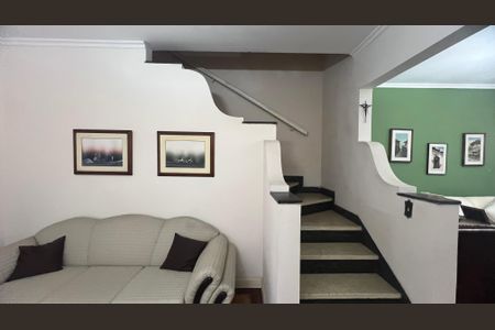 Casa à venda com 280m², 3 quartos e 3 vagasEscada