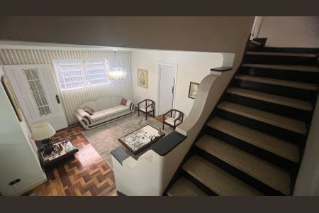 Casa à venda com 280m², 3 quartos e 3 vagasEscada