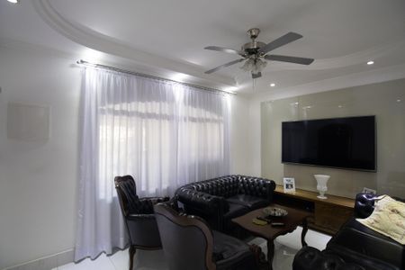 Casa à venda com 190m², 4 quartos e 2 vagasSala